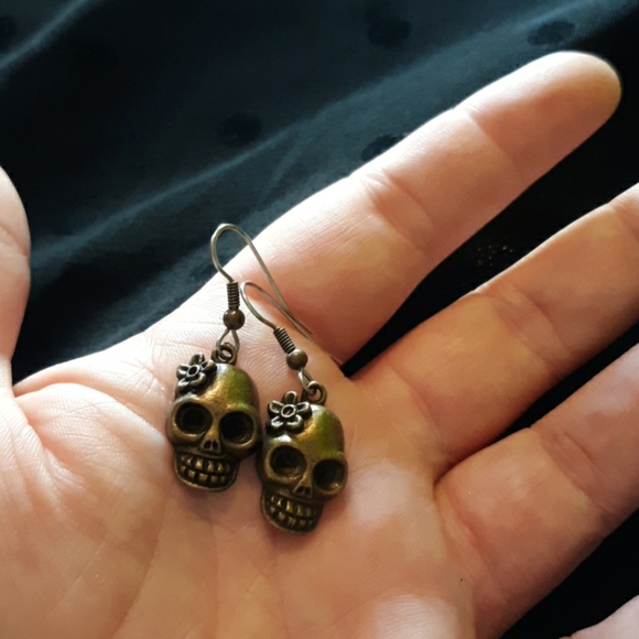 Antiqued Bronze Skull Earrings - Picture 3 of 3